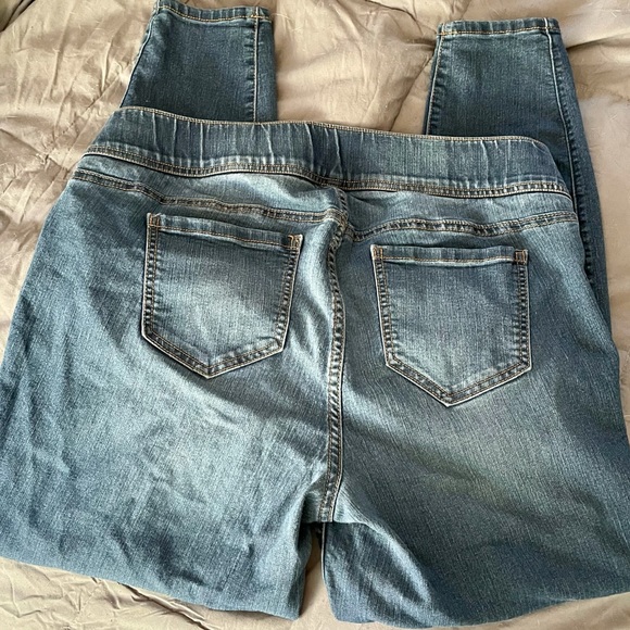 Torrid medium wash Lean Jean sz 1R 👖 - Picture 3 of 6